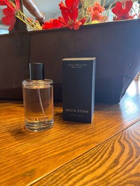 SALT & STONE Black Rose & Oud Body Mist — Pink Mist